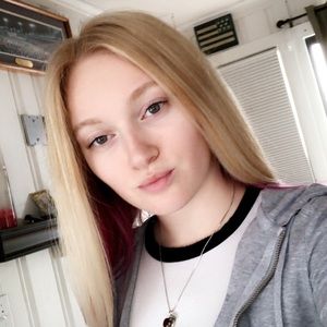 Meet your Posher, Cassandra